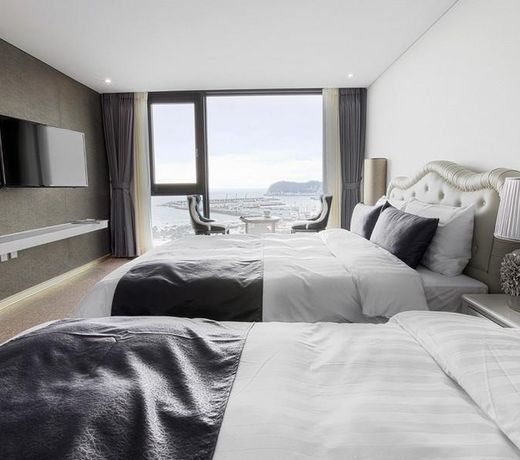 Eins Hotel