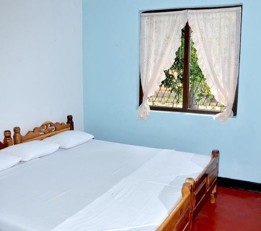 Naaval Beach Villa & Rooms