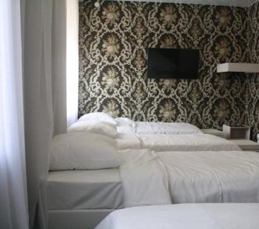 Airport City Lodge