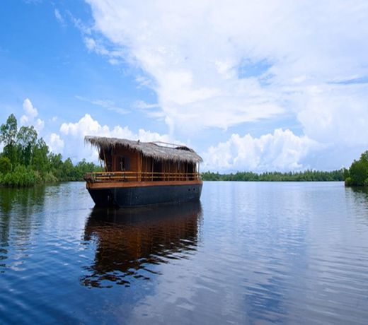 Yathra Houseboat by Jetwing