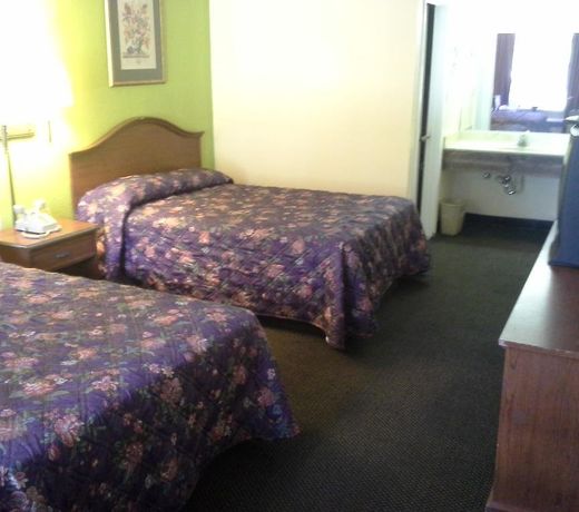 Red Carpet Inn - Augusta