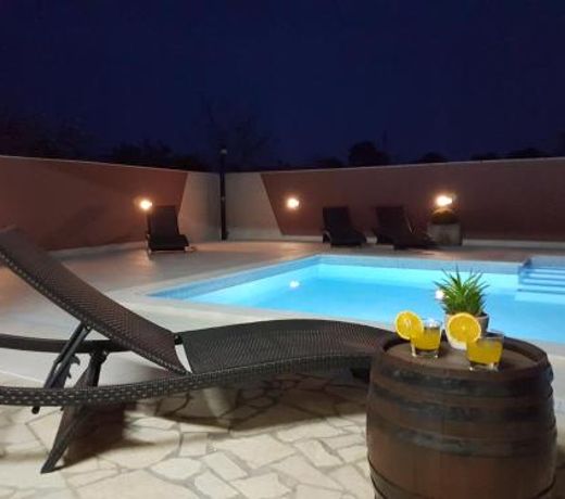 Villa Komel with Pool