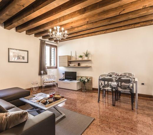 Ca' Del Monastero 3 Collection Apartment for 4 Guests with Lift