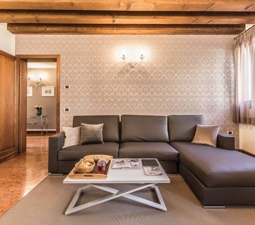 Ca' Del Monastero 3 Collection Apartment for 4 Guests with Lift