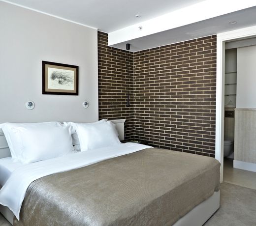 Envoy Hotel