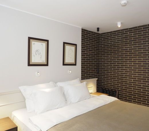Envoy Hotel