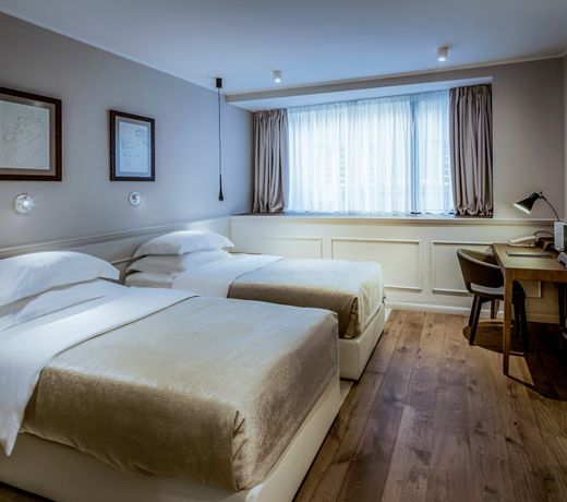 Envoy Hotel