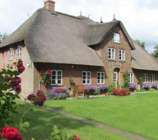 Historischer Davidshof - reetgedecktes Friesenhaus von 1824