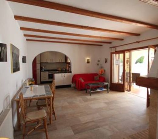 Beaulieu - holiday home with private swimming pool in Moraira