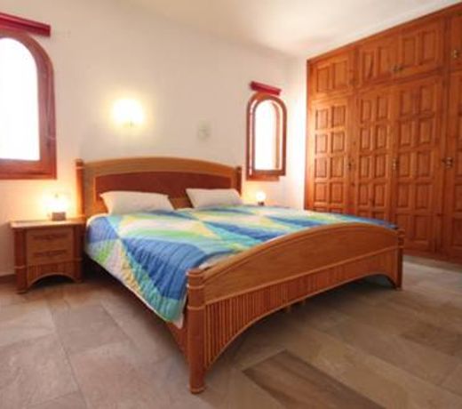 Beaulieu - holiday home with private swimming pool in Moraira