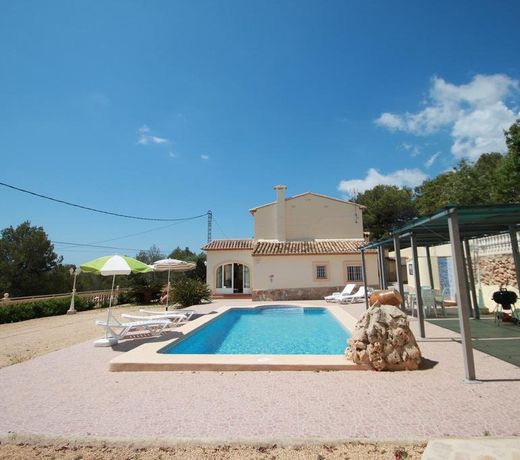 Estrelizia - pretty holiday property with garden and private pool in Calpe