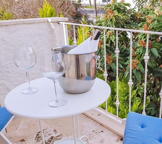Rebetiko Hotel