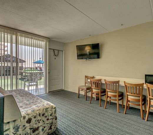 Admiral Resort Motel