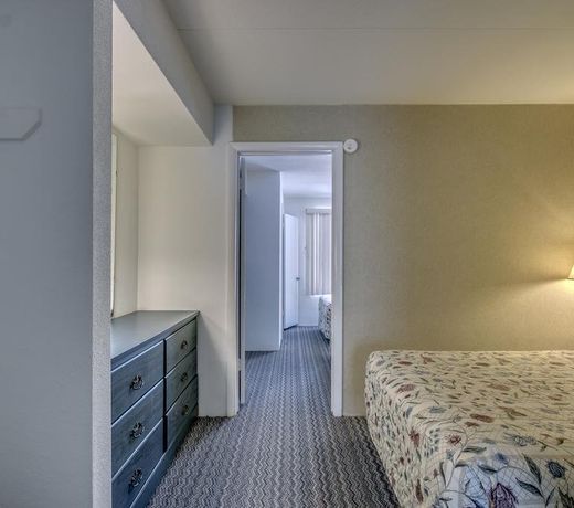 Admiral Resort Motel