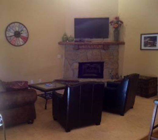 CANYON & CHATHAM CROSSING BY LESPRI PROPERTY MANAGEMENT