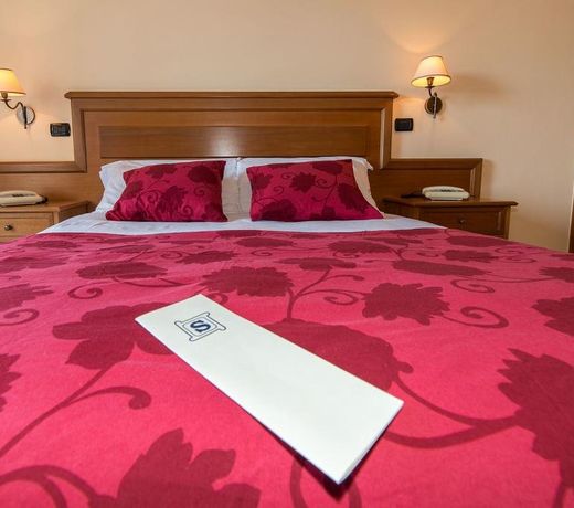 ALBERGO SCALZONE