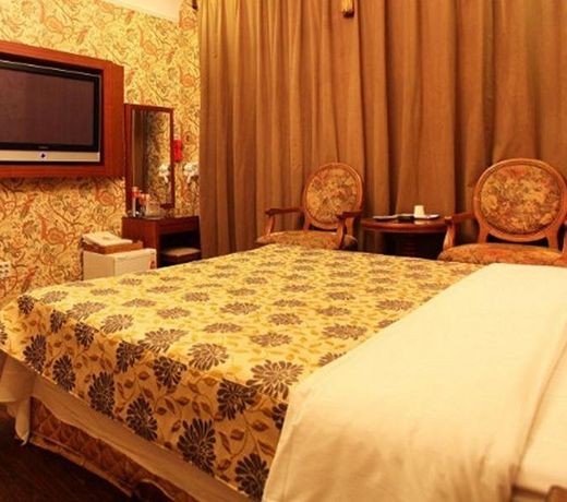 Carlton Hotel