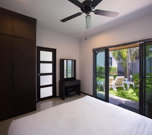 Villa Hanga by TropicLook: Onyx Style Nai Harn Beach