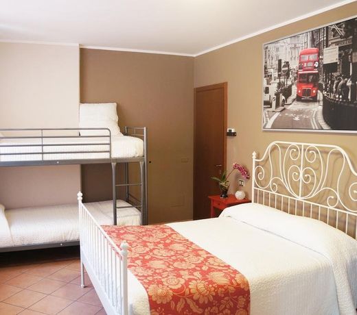 Alexander Rooms
