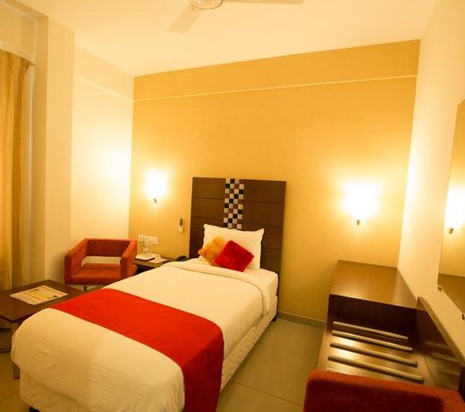 Hotel Vels Grand Inn