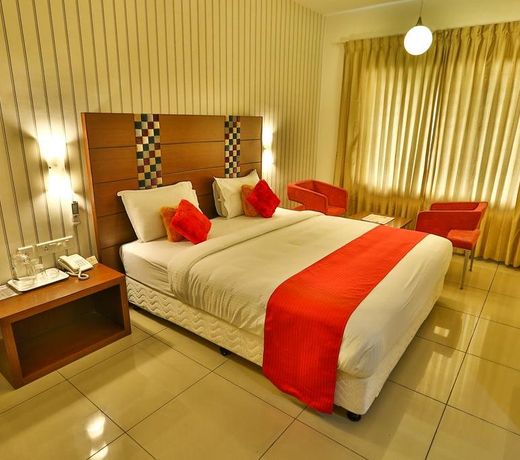 Hotel Vels Grand Inn