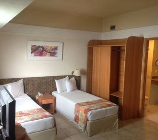 Flat Tropical Business Condo