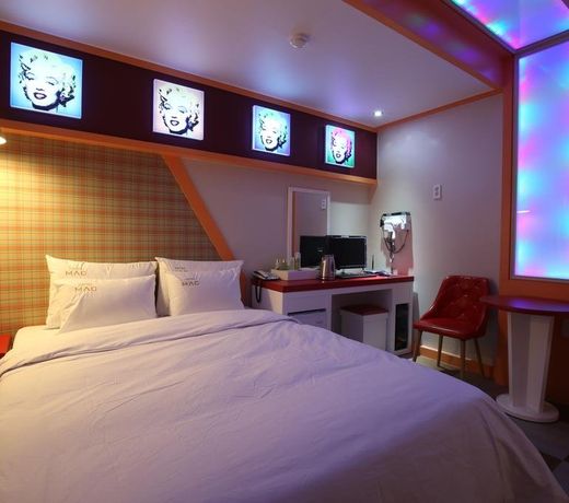 Motel Mac