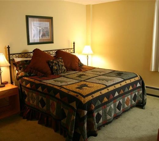 Roomy Condo with Great Amenities - VS438 by Redawning