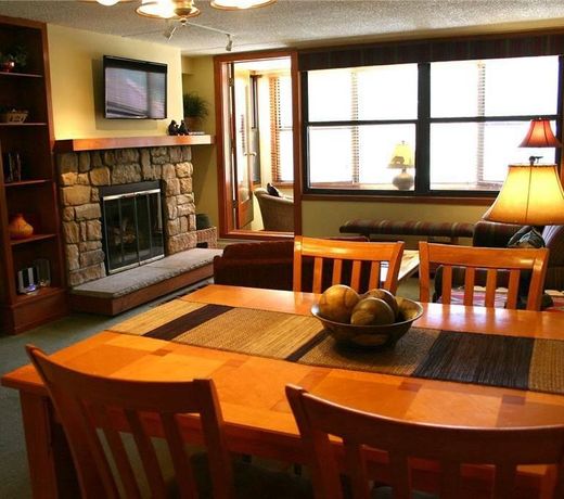 Roomy Condo with Great Amenities - VS438 by Redawning