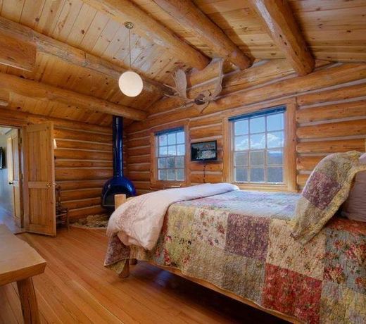 Macker's Cabin by JHRL