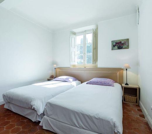 Blissful Villa in Grasse with Private Swimming Pool