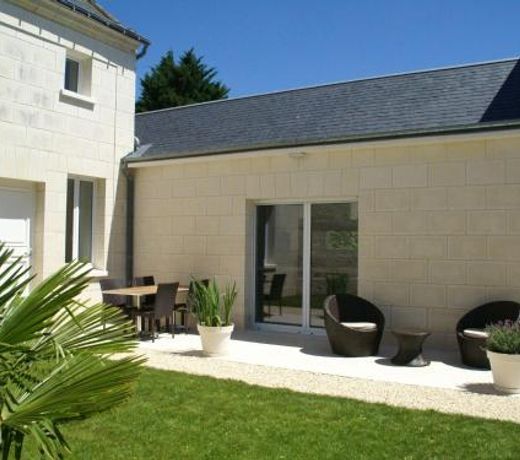 Luxury holiday home with lawn in Beaumont en V ron near Chinon