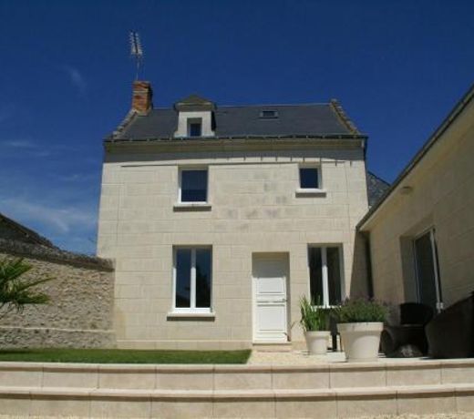 Luxury holiday home with lawn in Beaumont en V ron near Chinon