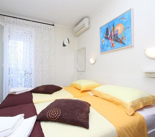 Room Roma