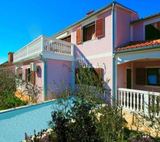 Detached 6 Bedroom House with Private Pool near Liznjan