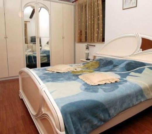 Detached 6 Bedroom House with Private Pool near Liznjan