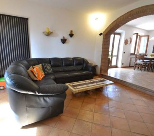 Charming Villa in Suvereto with Jacuzzi