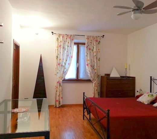 Charming Villa in Suvereto with Jacuzzi