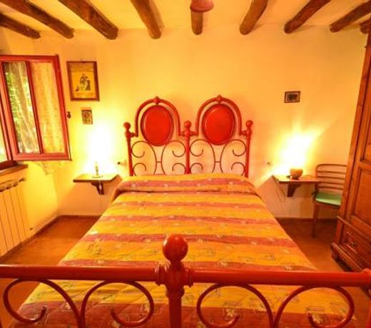 Deluxe Holiday Home with Pool in Migliorini