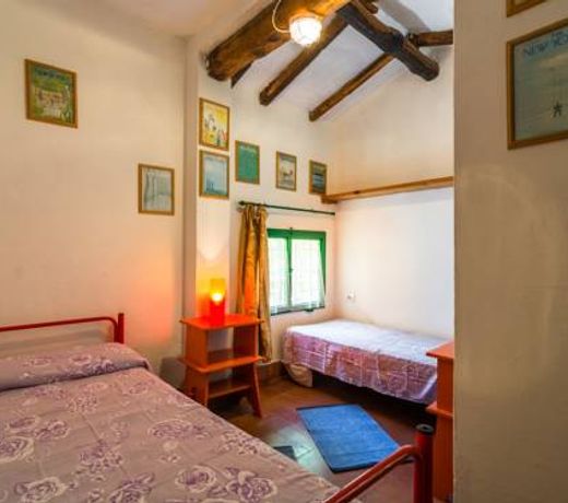 Spacious Holiday Home with Pool in Migliorini