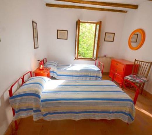 Holiday Home in Migliorini with Pool, Terrace, Fireplace