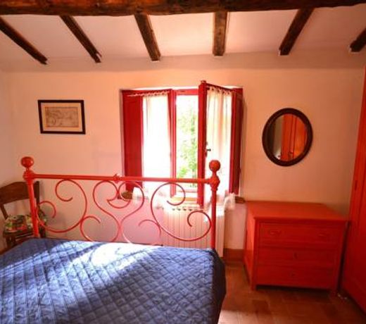 Holiday Home in Migliorini with Pool, Terrace, Fireplace
