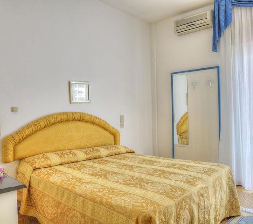 Hotel Fides