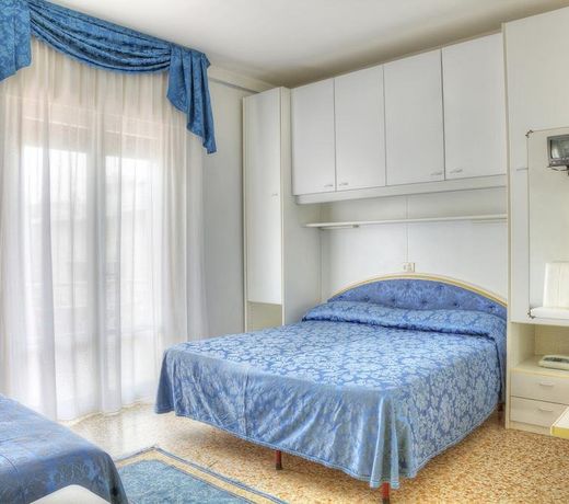 Hotel Fides