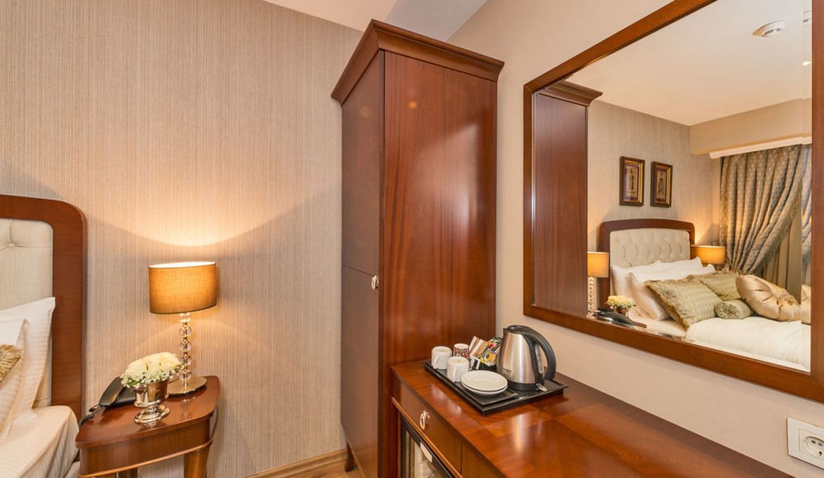 Four Doors Hotel