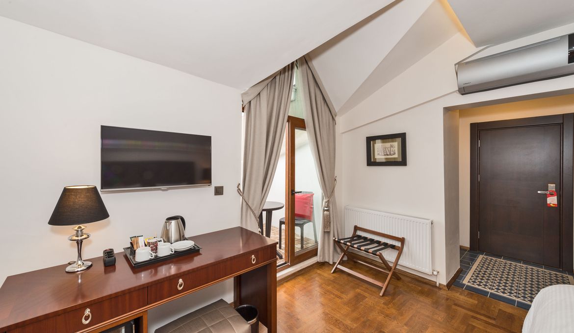 Four Doors Hotel