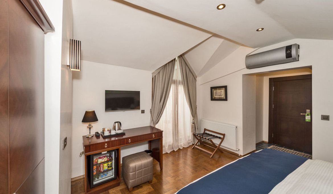Four Doors Hotel