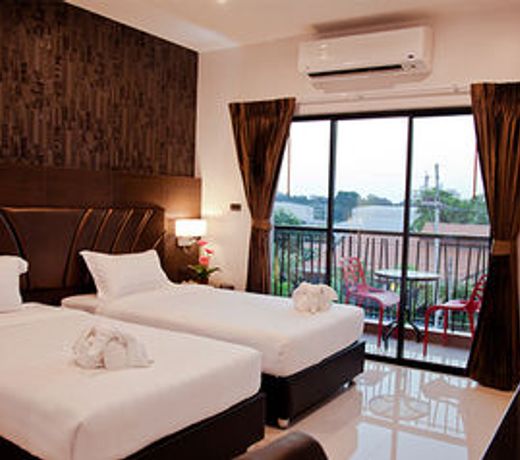 101 Holiday Suites