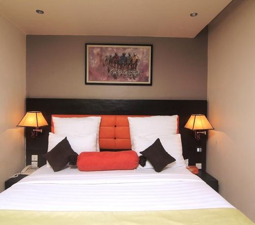 Oakspring Hotel and Luxury Suites