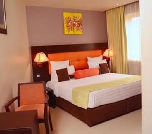 Oakspring Hotel and Luxury Suites